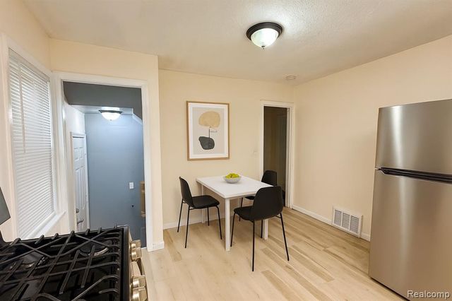 8719 Canyon Street, Grosse Pointe, MI 48236
