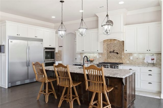 600 Tall Oaks Court, Centerton, AR 72719