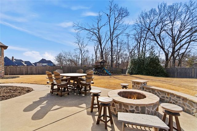 600 Tall Oaks Court, Centerton, AR 72719
