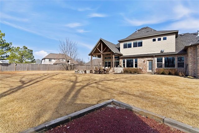 600 Tall Oaks Court, Centerton, AR 72719