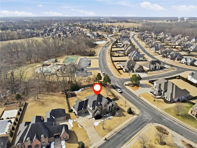 600 Tall Oaks Court, Centerton, AR 72719