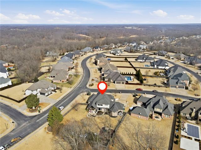 600 Tall Oaks Court, Centerton, AR 72719