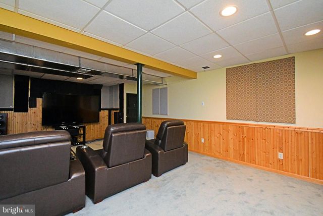 1943 LINDEN LN, Hatfield, PA 19440