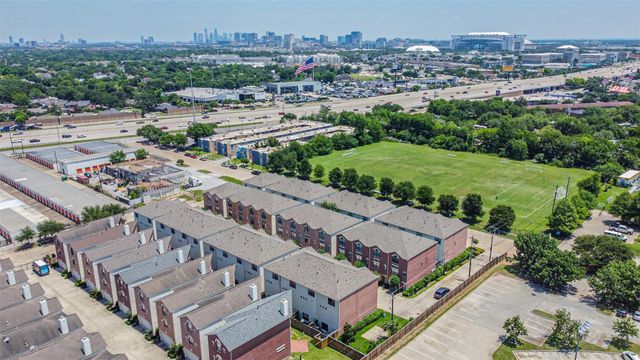 3501 Link Valley Drive 1204, Houston, TX 77025