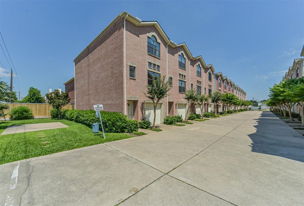 3501 Link Valley Drive 1204, Houston, TX 77025
