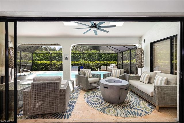 1374 Foxfire LN, Naples, FL 34104