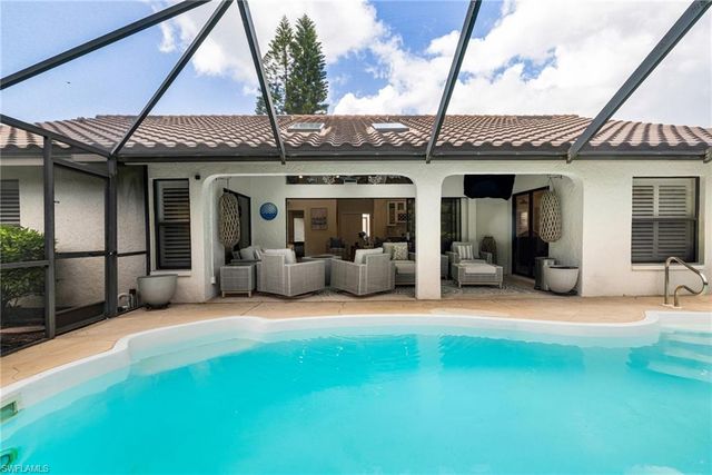 1374 Foxfire LN, Naples, FL 34104
