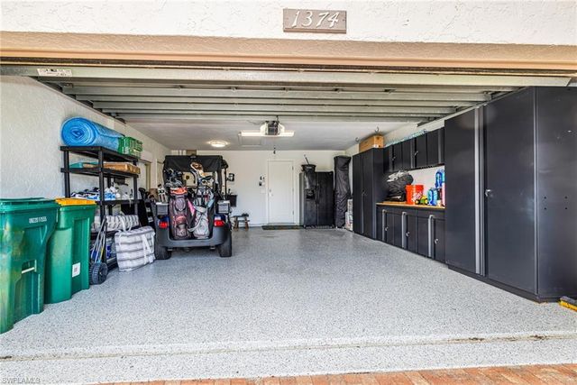 1374 Foxfire LN, Naples, FL 34104