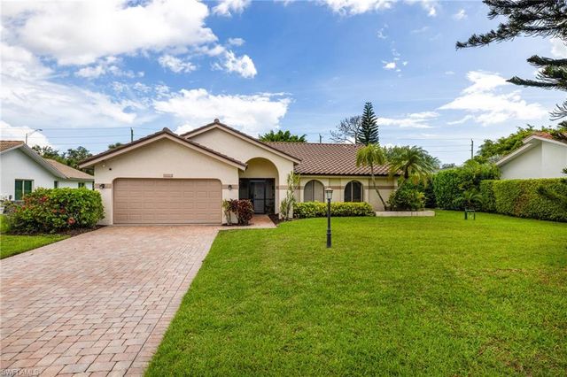 1374 Foxfire LN, Naples, FL 34104