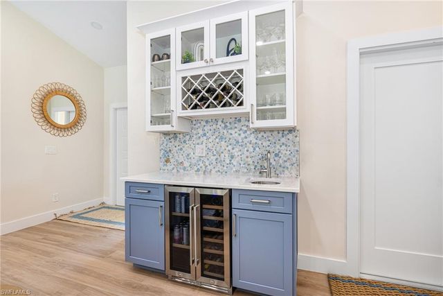 1374 Foxfire LN, Naples, FL 34104