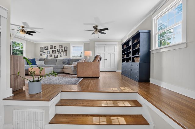 384 Indian Lake Rd, Hendersonville, TN 37075