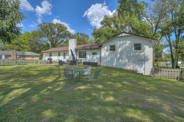 384 Indian Lake Rd, Hendersonville, TN 37075