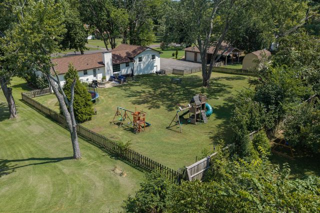 384 Indian Lake Rd, Hendersonville, TN 37075