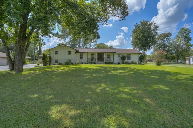 384 Indian Lake Rd, Hendersonville, TN 37075