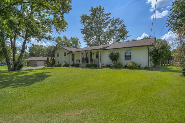 384 Indian Lake Rd, Hendersonville, TN 37075