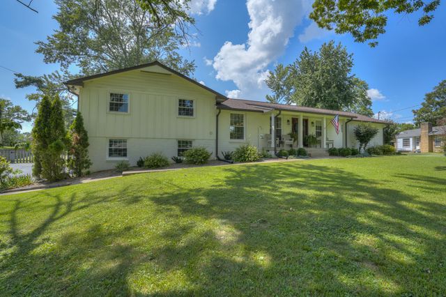 384 Indian Lake Rd, Hendersonville, TN 37075