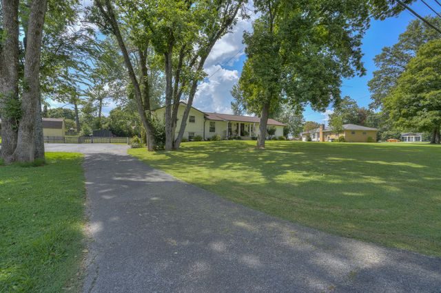 384 Indian Lake Rd, Hendersonville, TN 37075