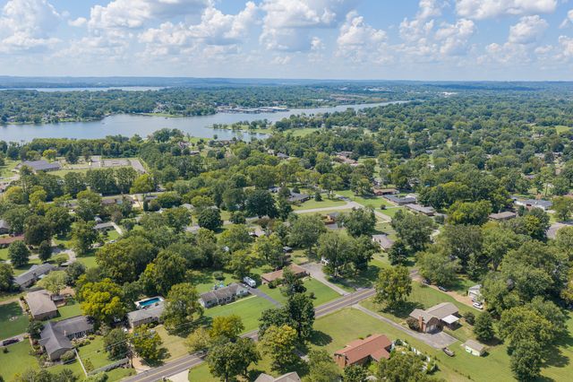 384 Indian Lake Rd, Hendersonville, TN 37075