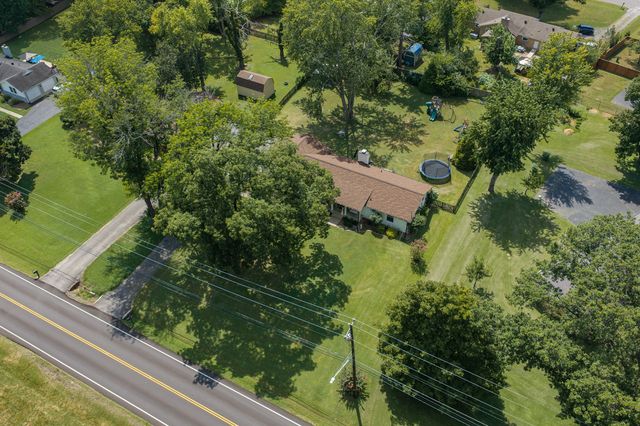 384 Indian Lake Rd, Hendersonville, TN 37075