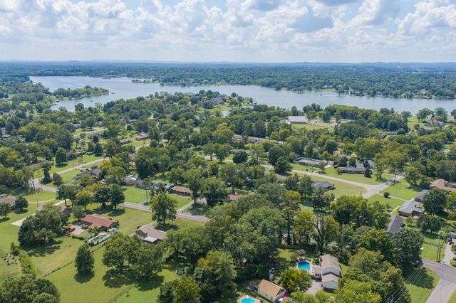 384 Indian Lake Rd, Hendersonville, TN 37075