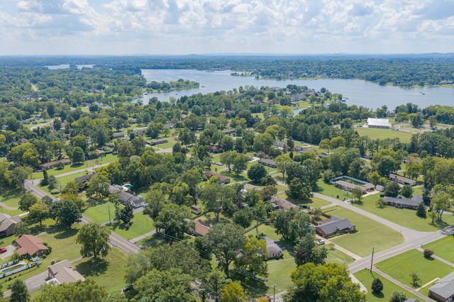 384 Indian Lake Rd, Hendersonville, TN 37075