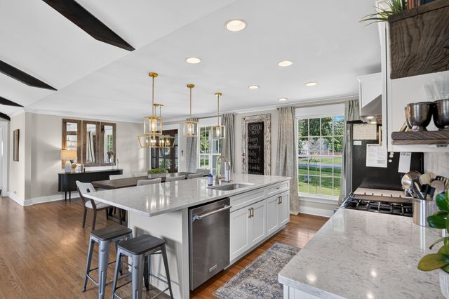 384 Indian Lake Rd, Hendersonville, TN 37075