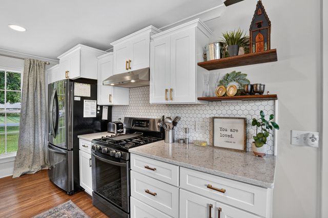 384 Indian Lake Rd, Hendersonville, TN 37075