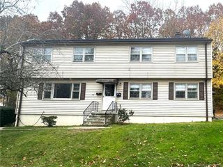 18 High Top Circle 1, Hamden, CT 06514