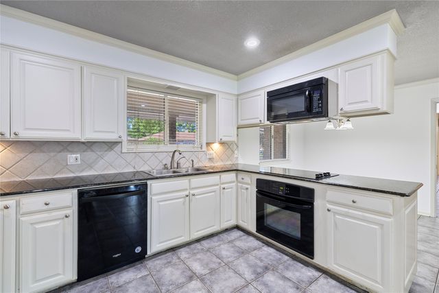 152 Fairway Drive, Bullard, TX 75757