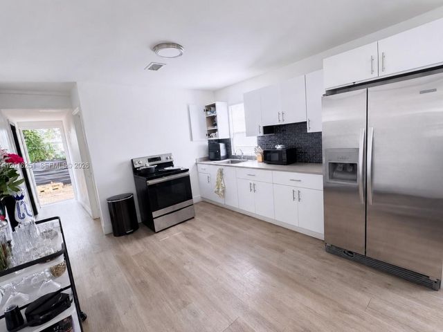 1669 NW 70th St, Miami, FL 33147