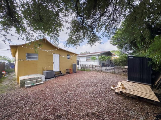 1669 NW 70th St, Miami, FL 33147