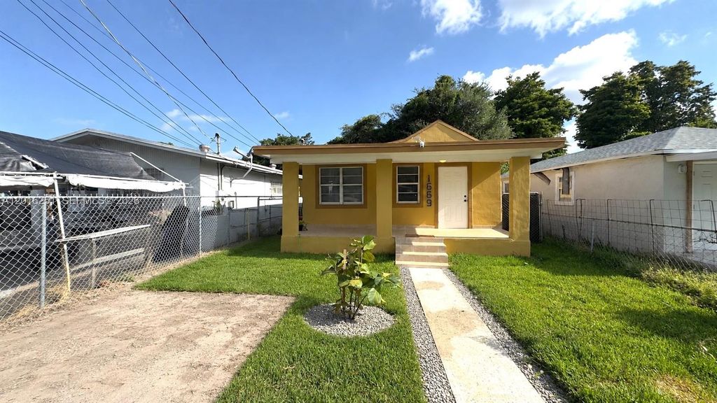 1669 NW 70th St, Miami, FL 33147