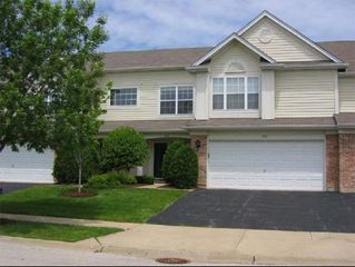 909 Waterford Lane, Elk Grove Village, IL 60007