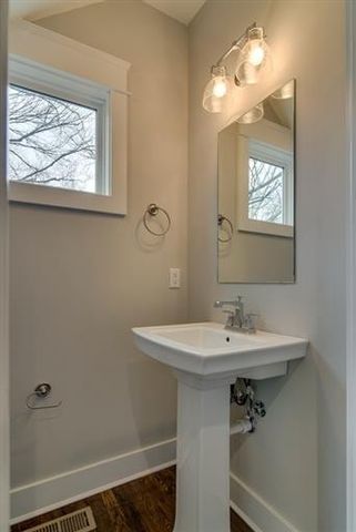 942B Strouse Ave B, Nashville, TN 37206