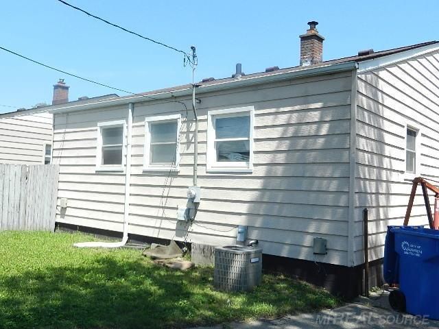 22485 Hillock Avenue, Warren, MI 48089