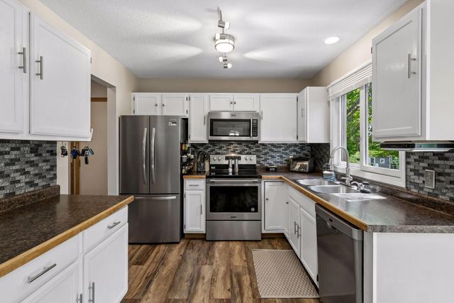 7370 158th Street W, Apple Valley, MN 55124