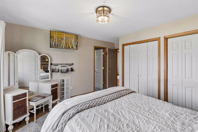 7370 158th Street W, Apple Valley, MN 55124
