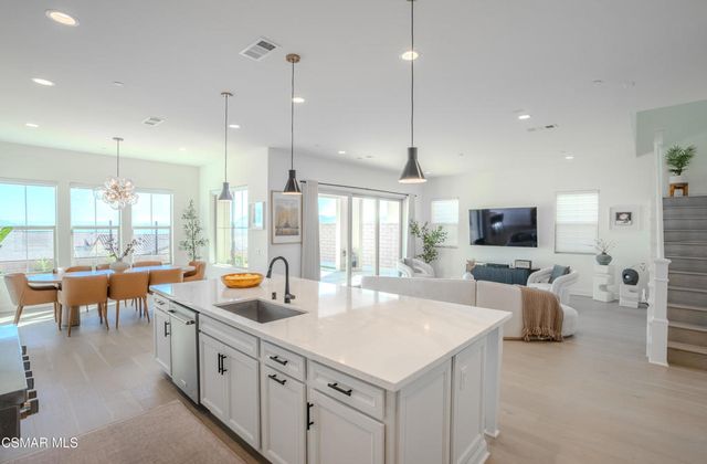 21242 W Wild Flower Way, Chatsworth, CA 91311