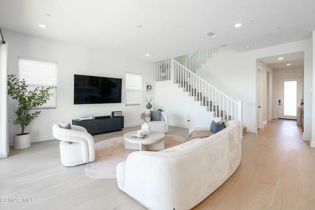 21242 W Wild Flower Way, Chatsworth, CA 91311