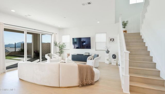 21242 W Wild Flower Way, Chatsworth, CA 91311