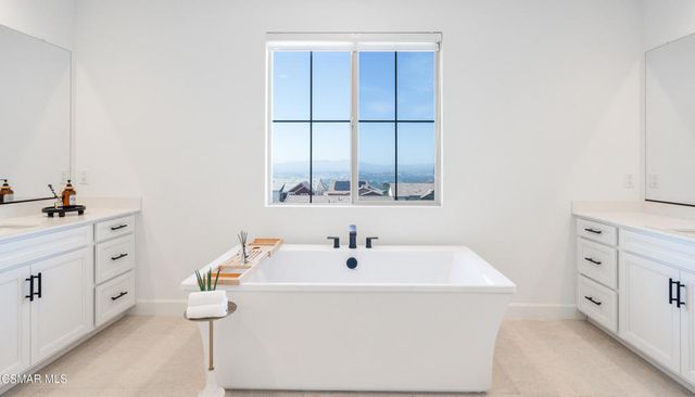 21242 W Wild Flower Way, Chatsworth, CA 91311