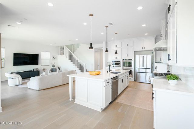 21242 W Wild Flower Way, Chatsworth, CA 91311