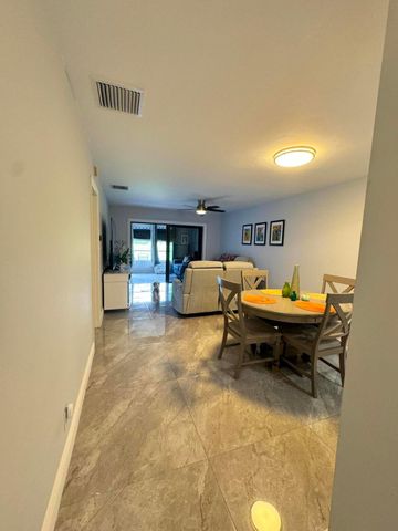 163 Lake Susan Lane, West Palm Beach, FL 33411