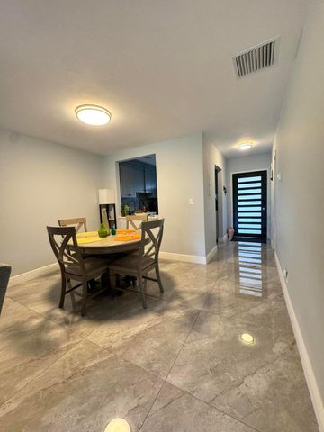 163 Lake Susan Lane, West Palm Beach, FL 33411