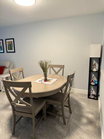 163 Lake Susan Lane, West Palm Beach, FL 33411