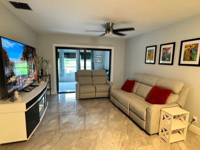 163 Lake Susan Lane, West Palm Beach, FL 33411