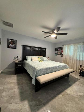 163 Lake Susan Lane, West Palm Beach, FL 33411