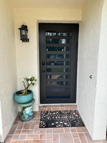 163 Lake Susan Lane, West Palm Beach, FL 33411