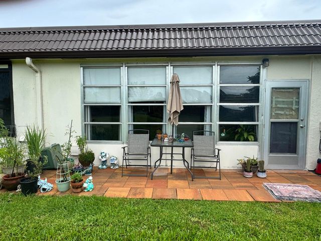 163 Lake Susan Lane, West Palm Beach, FL 33411