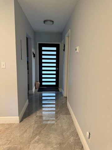 163 Lake Susan Lane, West Palm Beach, FL 33411